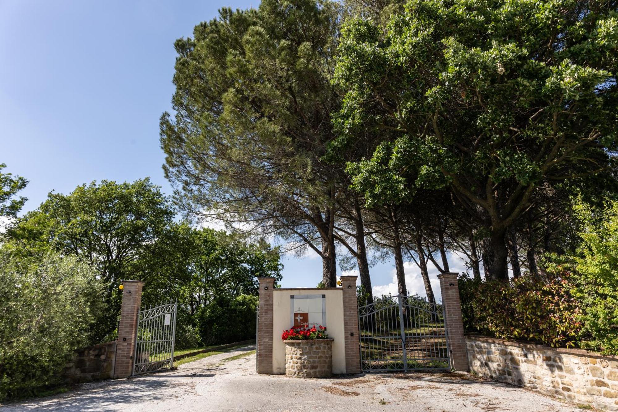Tenuta Borgo San Michele Губбио Экстерьер фото